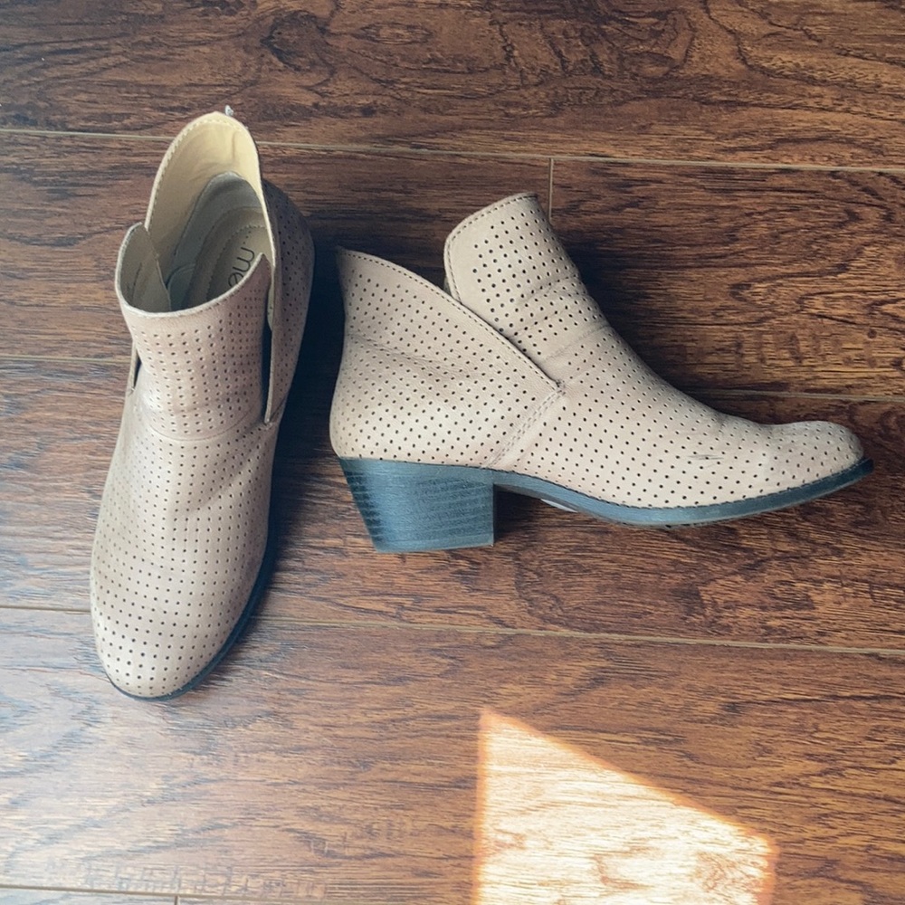 MeToo Booties - Picture 2 of 4